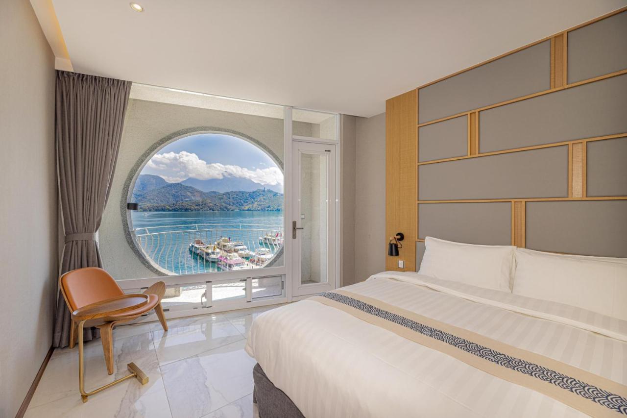 Standard Double Room with Balcony and Lake View