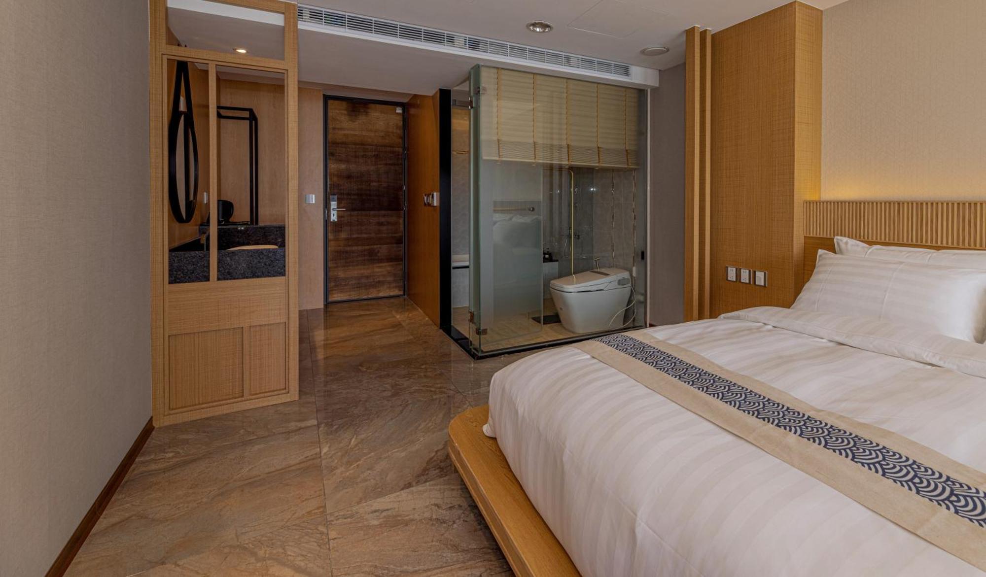 Deluxe Japanese style double room with lake view